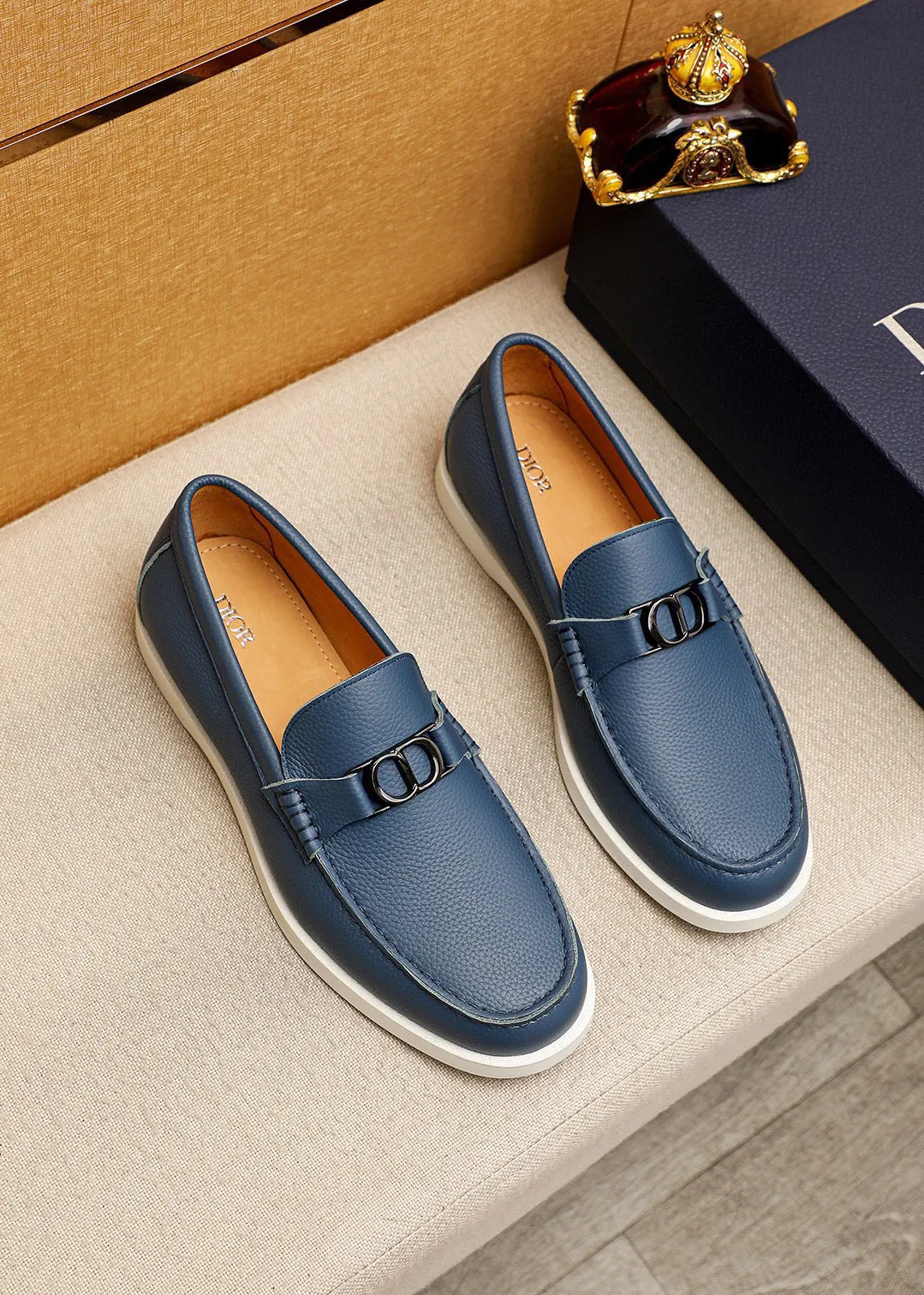 Men's shoes 💰480 💐Original packaging Product trademark: Dior "Dior" casual leather shoes Regular size: 38-44 (45.46.47🉑️Customized) Product materials: Selected Italian imported first-layer pebbled cowhide leather upper + luxury hardware buckle, imported water-dyed cowhide lining. Strong three-dimensional visual effect, original rubber outsole Color: 3⃣️colors available